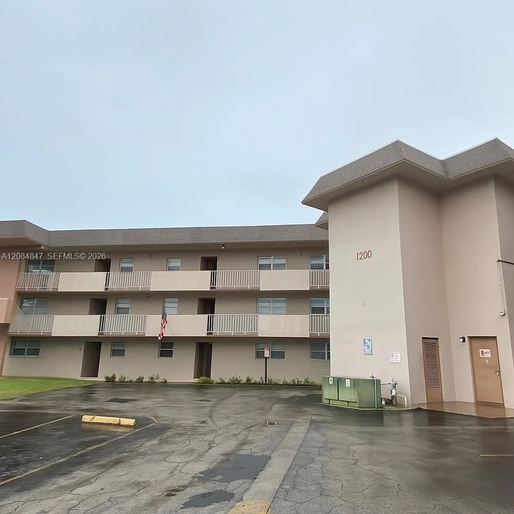 1200 Tallwood Ave #102 Hollywood, FL 33021