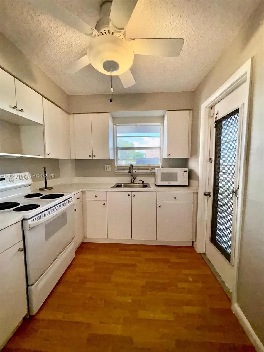 1200 Tallwood Ave #102 Hollywood, FL 33021