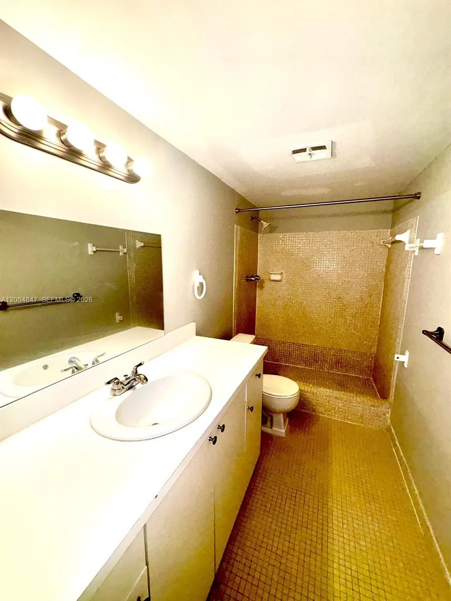 1200 Tallwood Ave #102 Hollywood, FL 33021