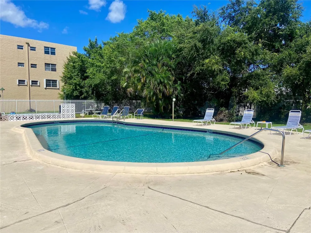 1200 Tallwood Ave #102 Hollywood, FL 33021