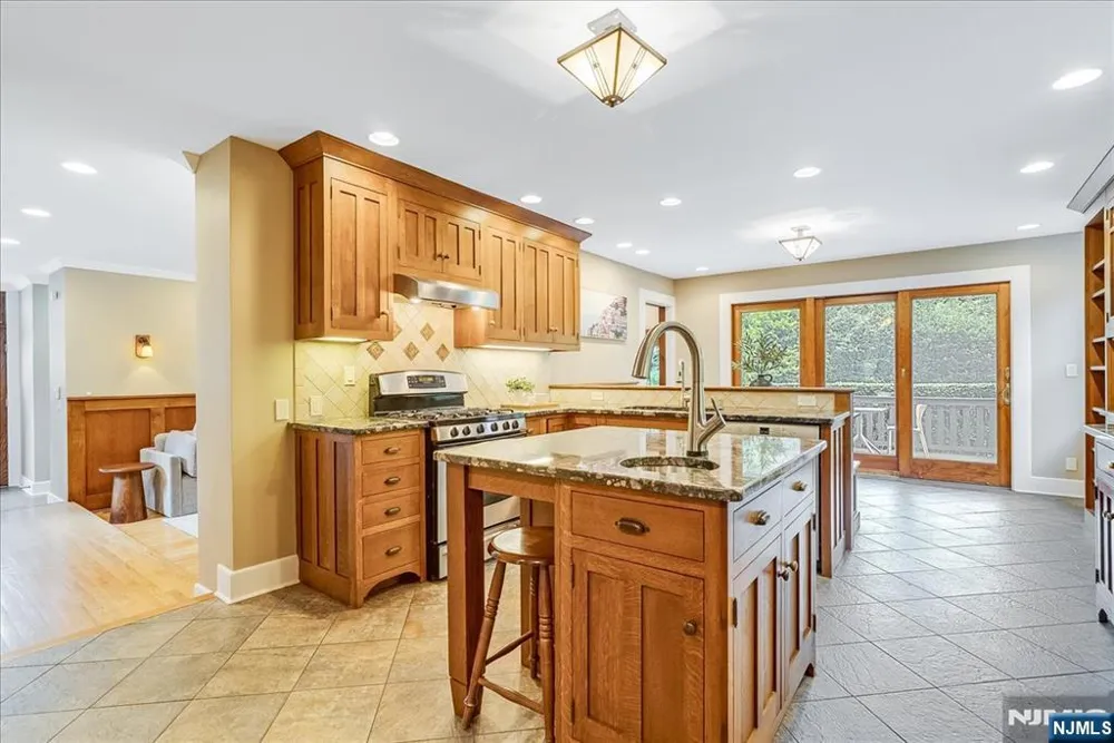 44 Dodd Street Montclair, NJ 07042