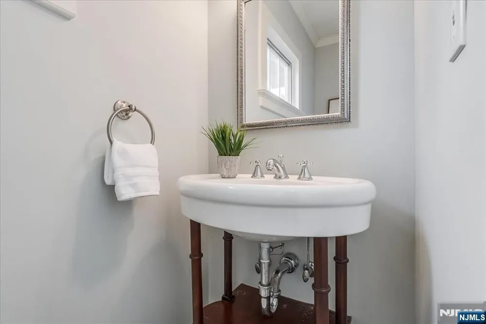 44 Dodd Street Montclair, NJ 07042