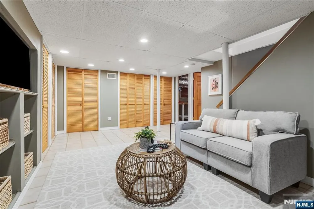 44 Dodd Street Montclair, NJ 07042