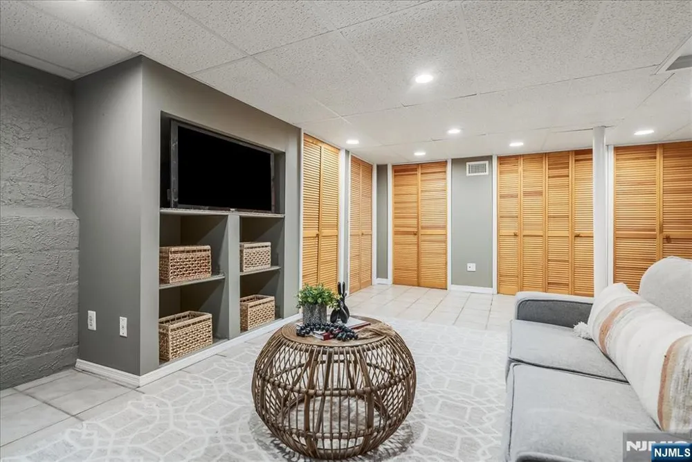 44 Dodd Street Montclair, NJ 07042