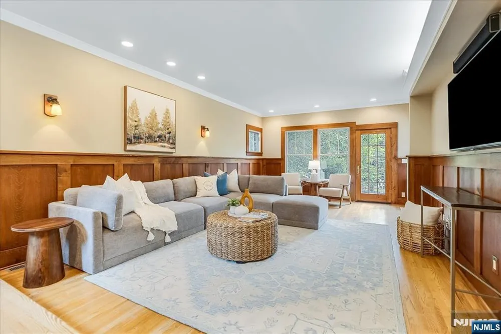 44 Dodd Street Montclair, NJ 07042