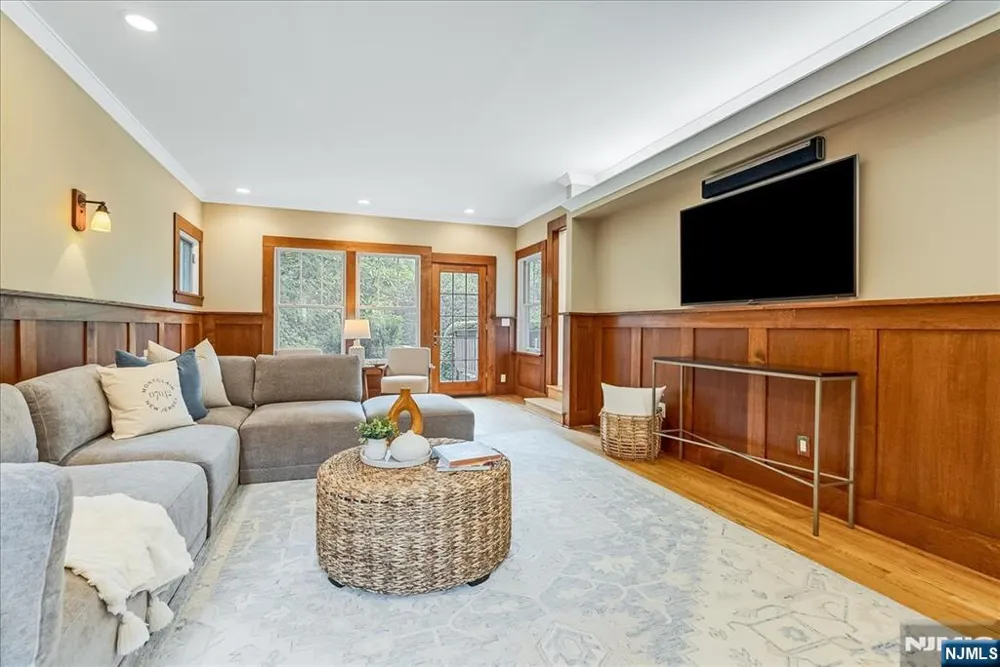 44 Dodd Street Montclair, NJ 07042