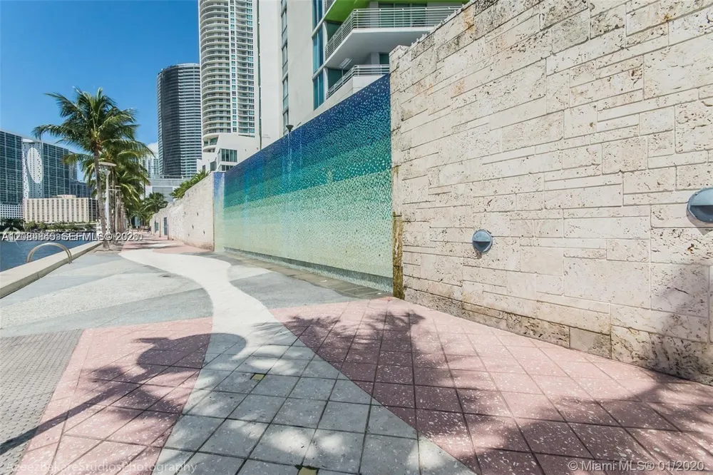 335 S Biscayne Blvd #2506 Miami, FL 33131