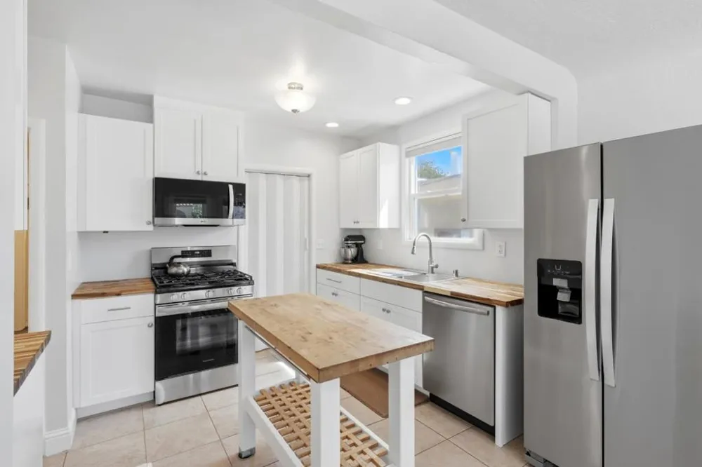 3248 Bona Street Oakland, CA 94601