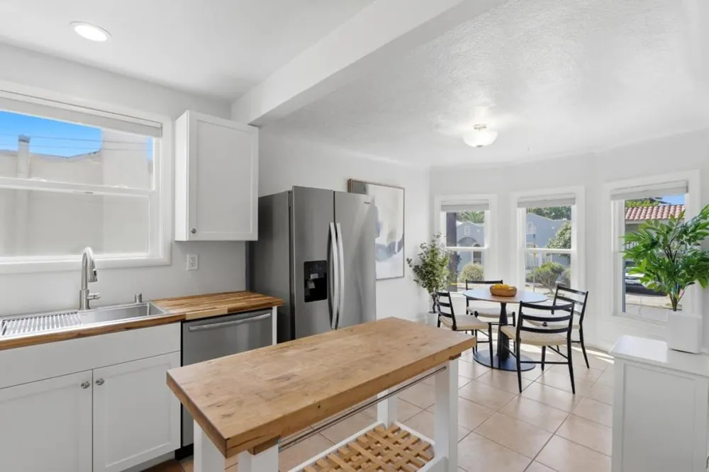 3248 Bona Street Oakland, CA 94601