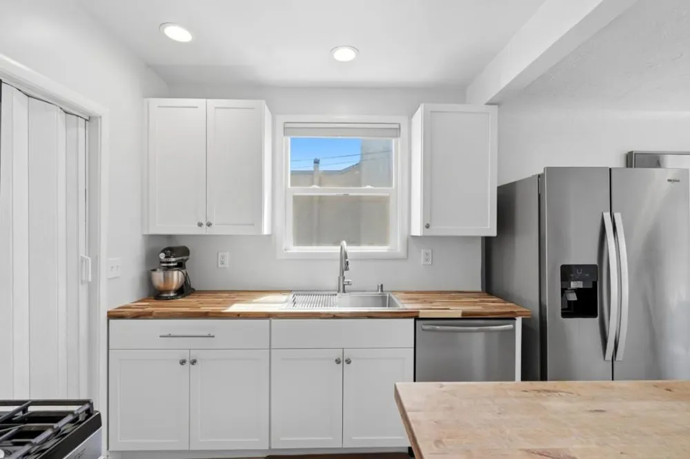 3248 Bona Street Oakland, CA 94601