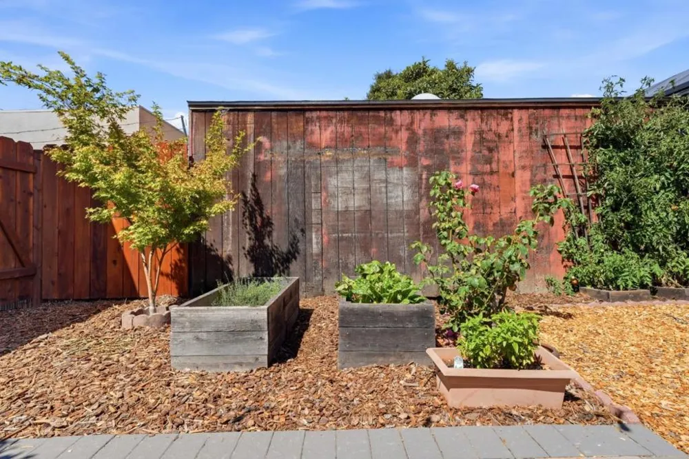 3248 Bona Street Oakland, CA 94601