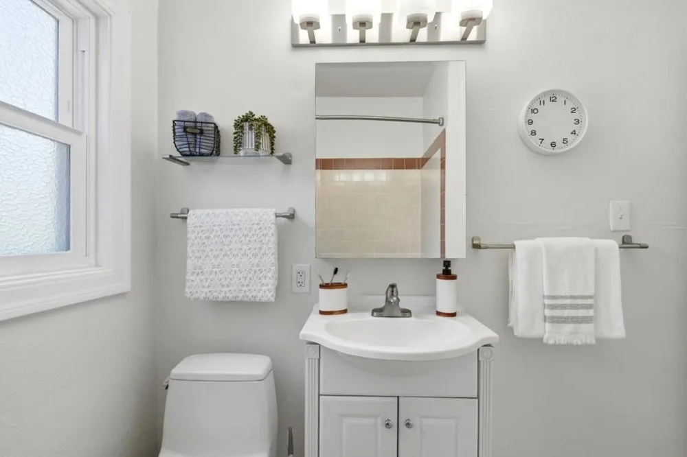 3248 Bona Street Oakland, CA 94601