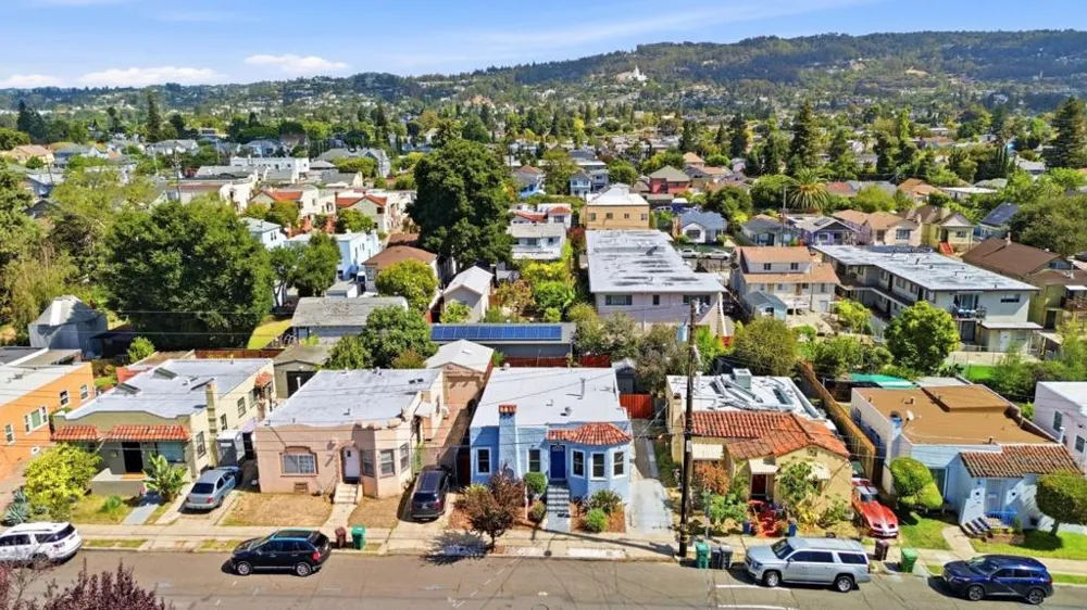 3248 Bona Street Oakland, CA 94601