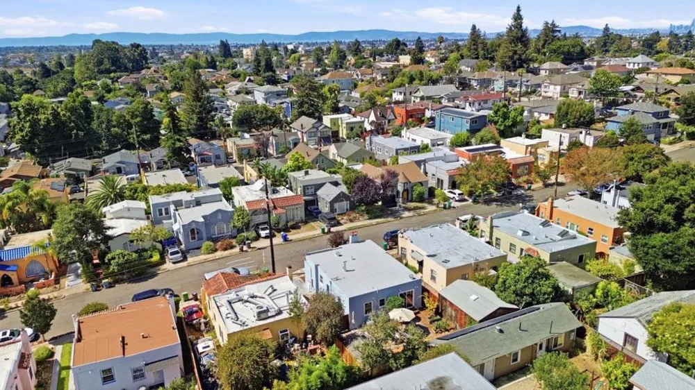 3248 Bona Street Oakland, CA 94601