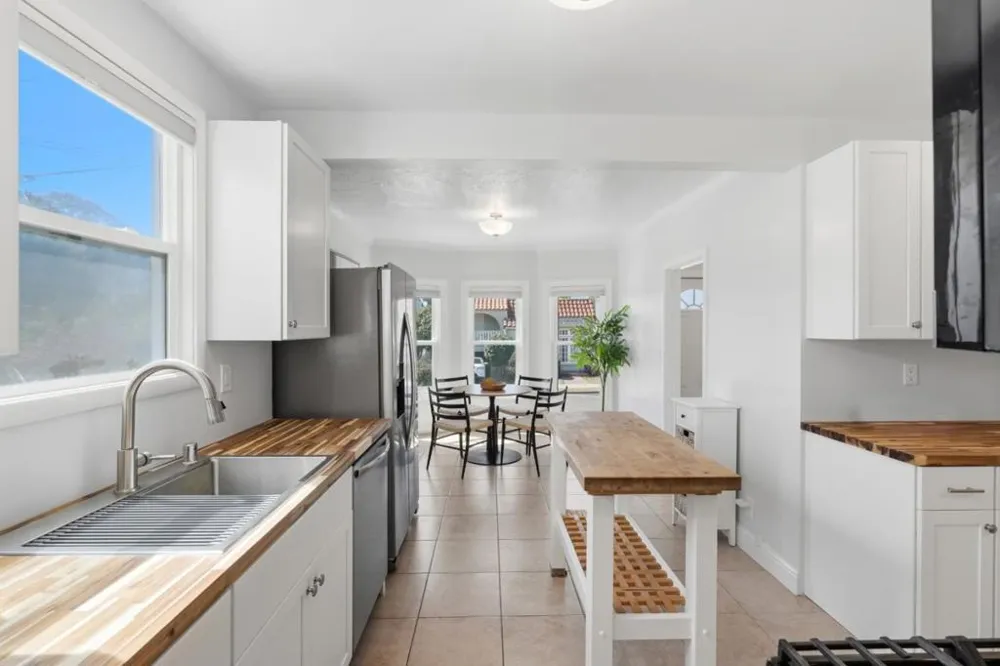 3248 Bona Street Oakland, CA 94601