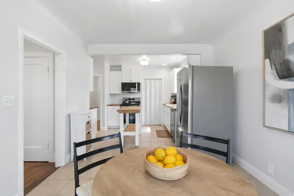 3248 Bona Street Oakland, CA 94601