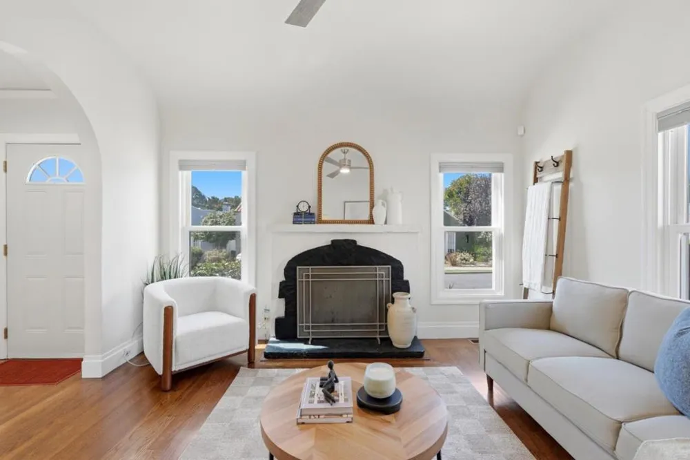 3248 Bona Street Oakland, CA 94601