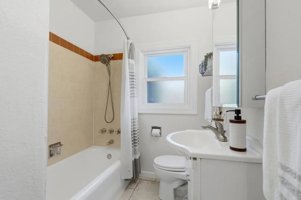 3248 Bona Street Oakland, CA 94601