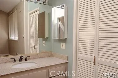 94 Lakepines Irvine, CA 92620