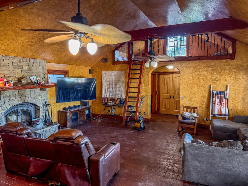 6180 E 560 Locust Grove, OK 74352