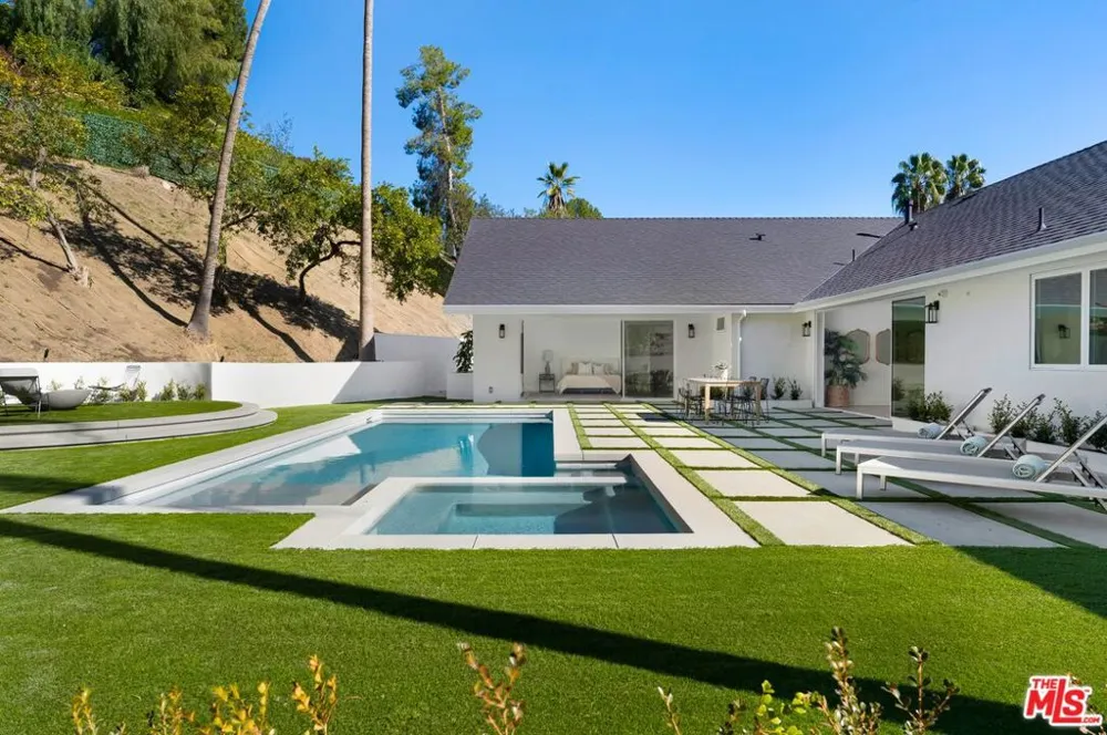 4405 Estrondo Drive Encino, CA 91436