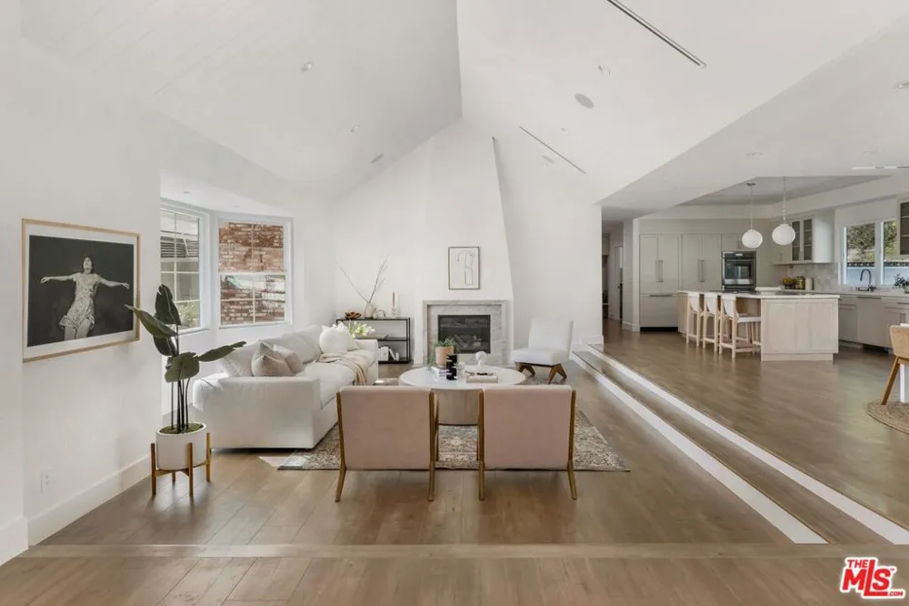 4405 Estrondo Drive Encino, CA 91436