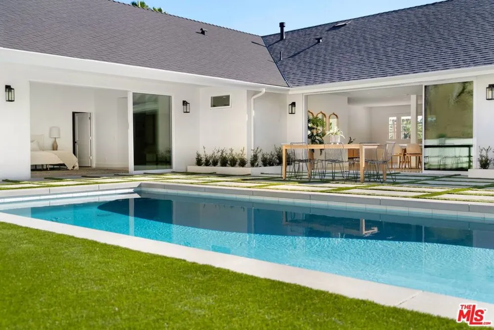 4405 Estrondo Drive Encino, CA 91436