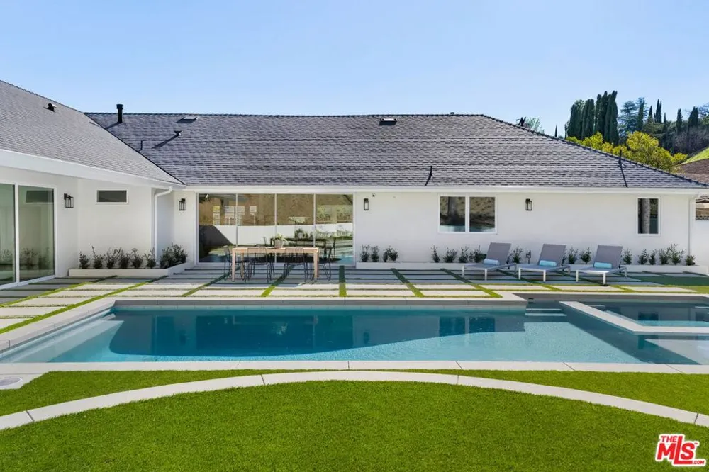 4405 Estrondo Drive Encino, CA 91436