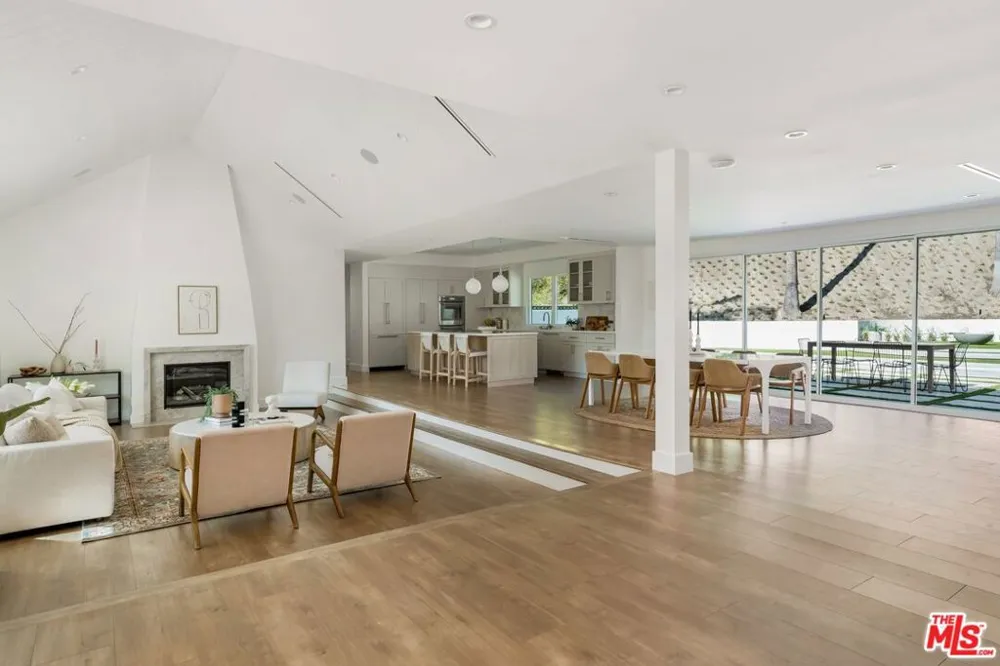 4405 Estrondo Drive Encino, CA 91436