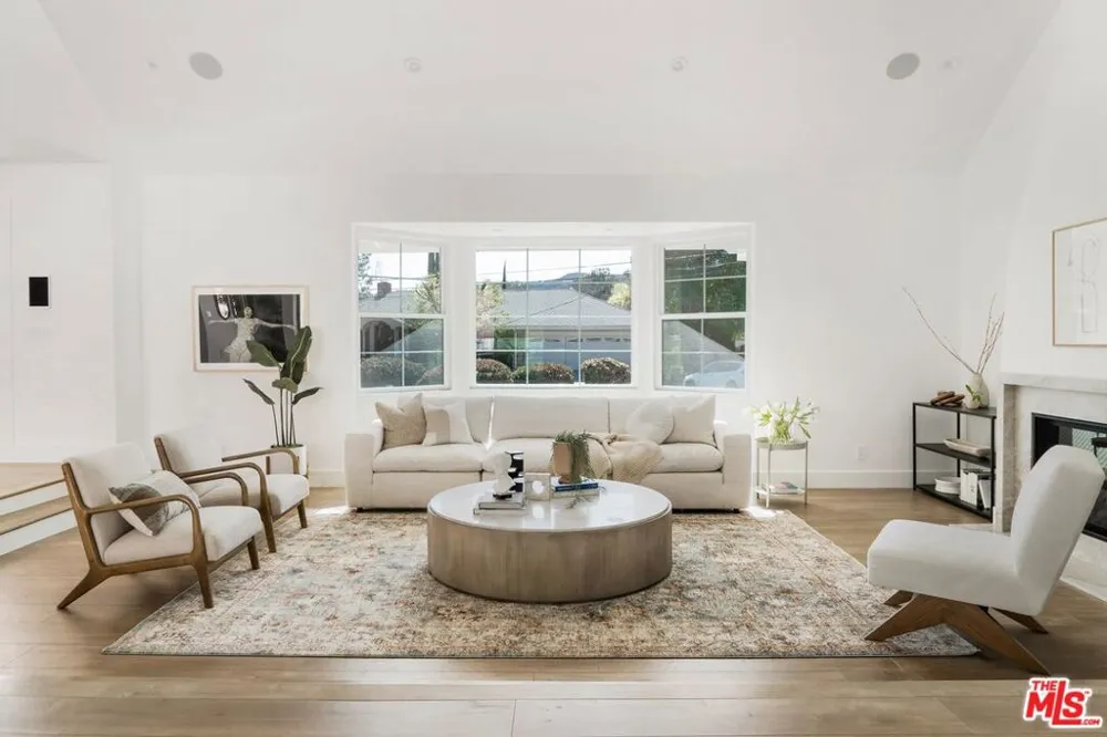 4405 Estrondo Drive Encino, CA 91436