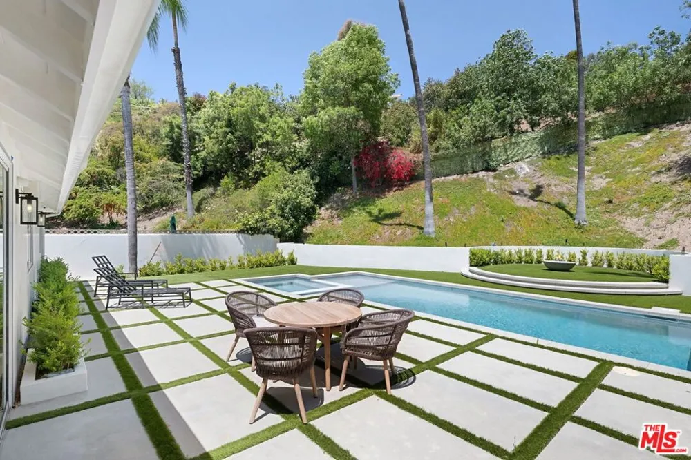 4405 Estrondo Drive Encino, CA 91436