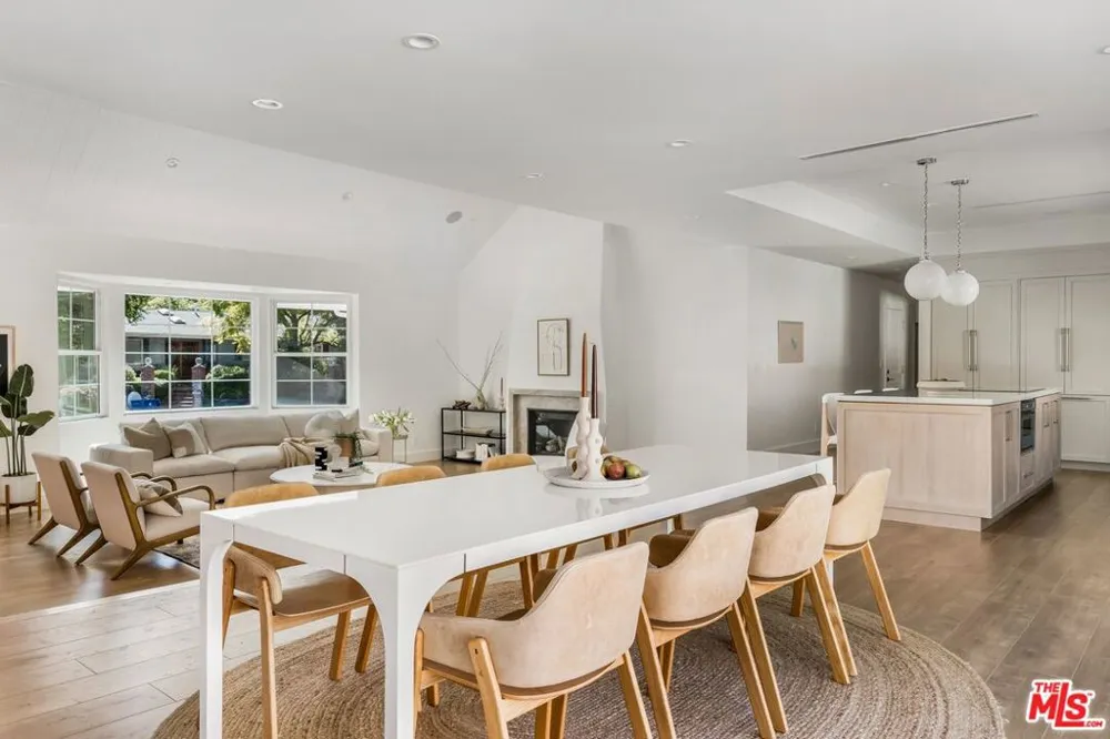 4405 Estrondo Drive Encino, CA 91436