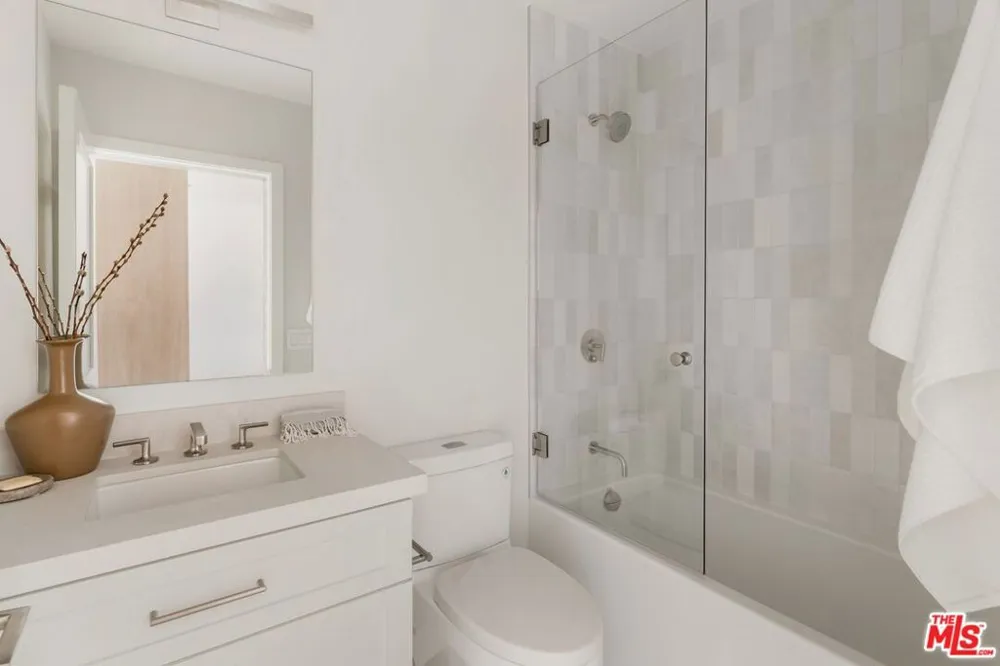 4405 Estrondo Drive Encino, CA 91436