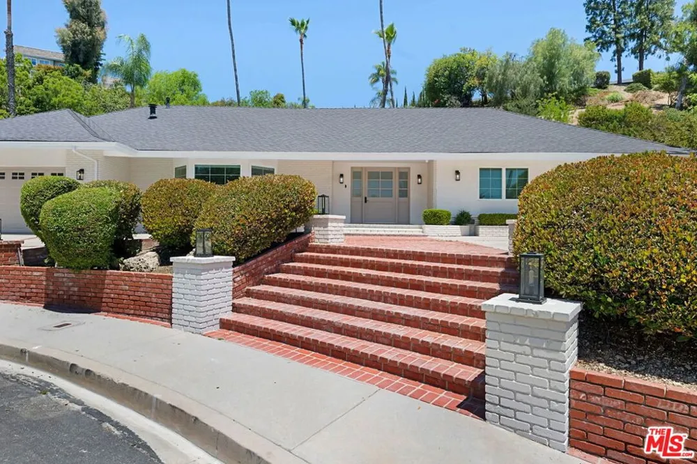 4405 Estrondo Drive Encino, CA 91436