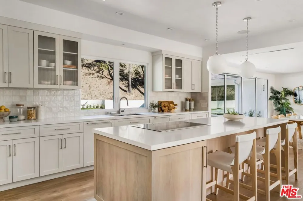 4405 Estrondo Drive Encino, CA 91436