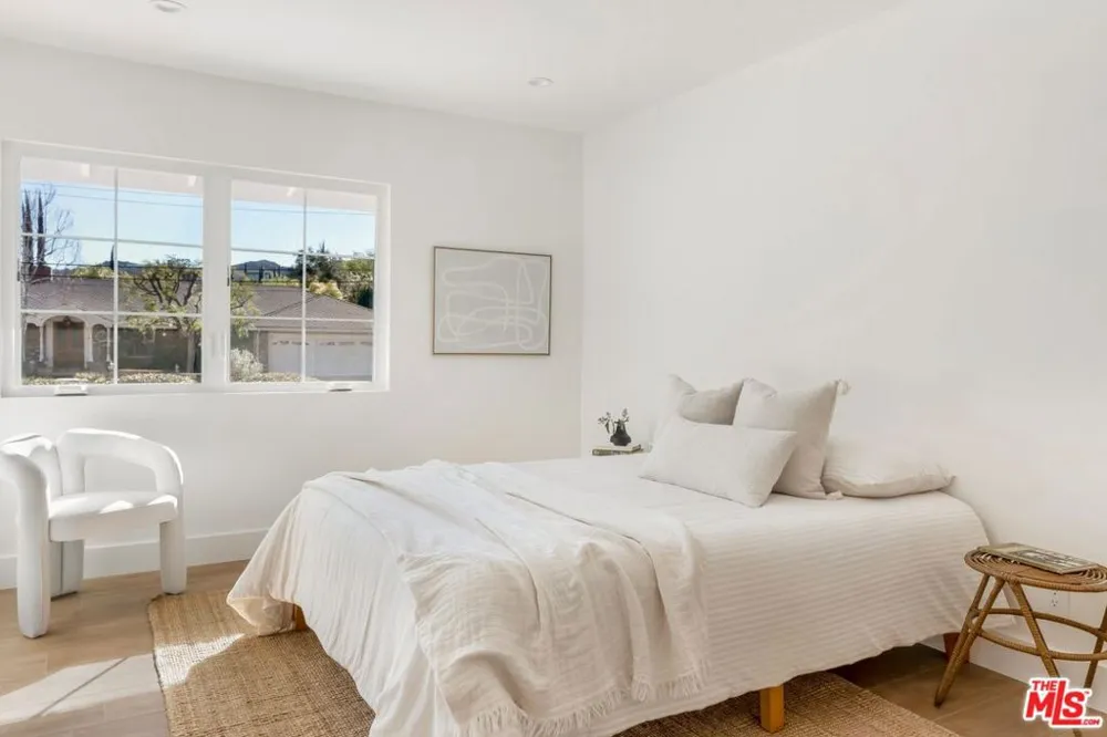 4405 Estrondo Drive Encino, CA 91436