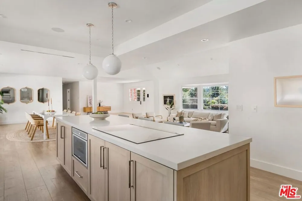 4405 Estrondo Drive Encino, CA 91436