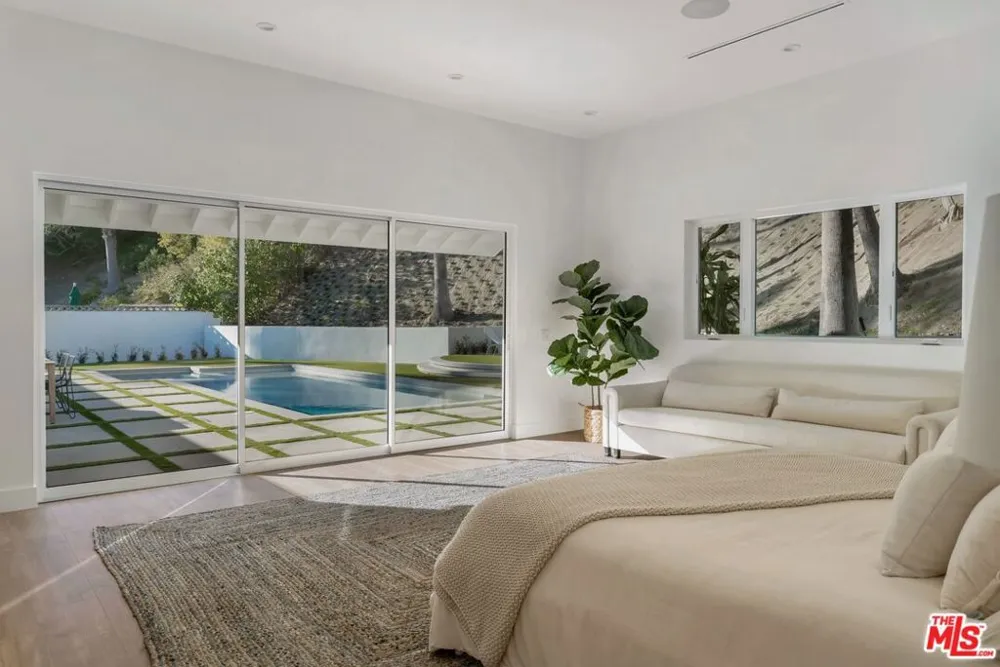 4405 Estrondo Drive Encino, CA 91436
