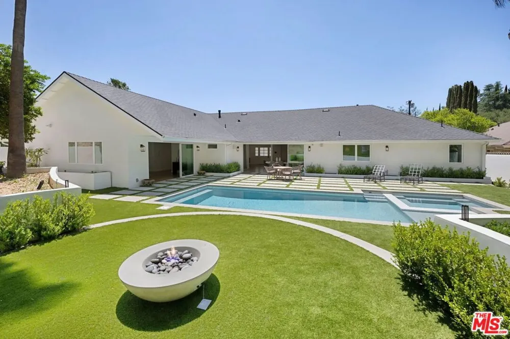 4405 Estrondo Drive Encino, CA 91436