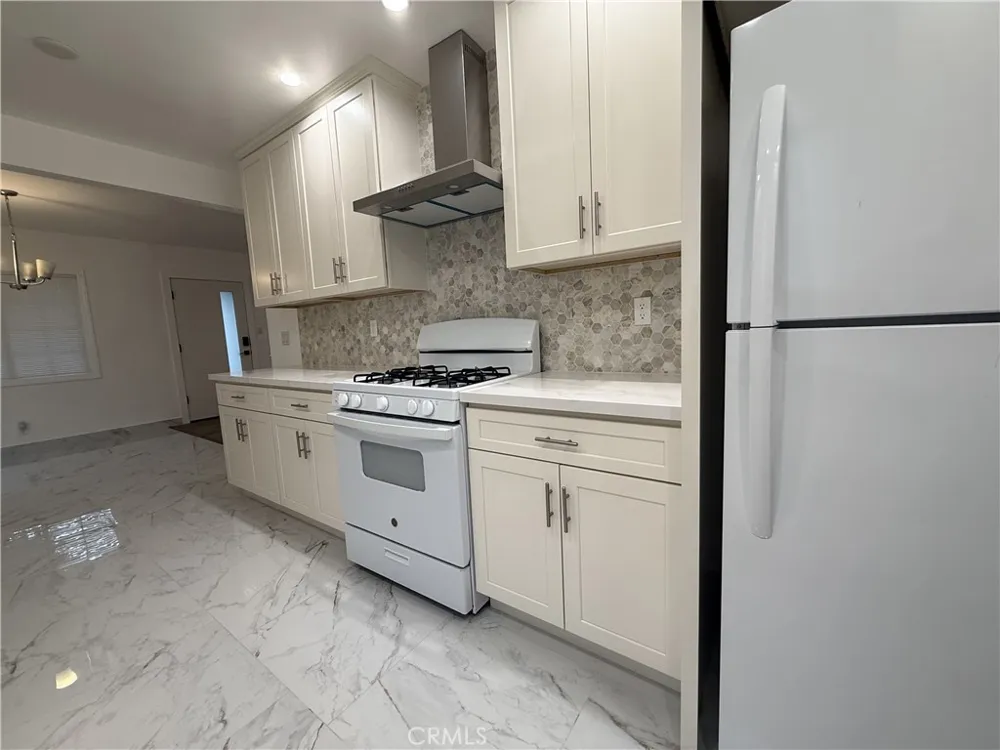 17845 Victory Blvd. Reseda, CA 91335