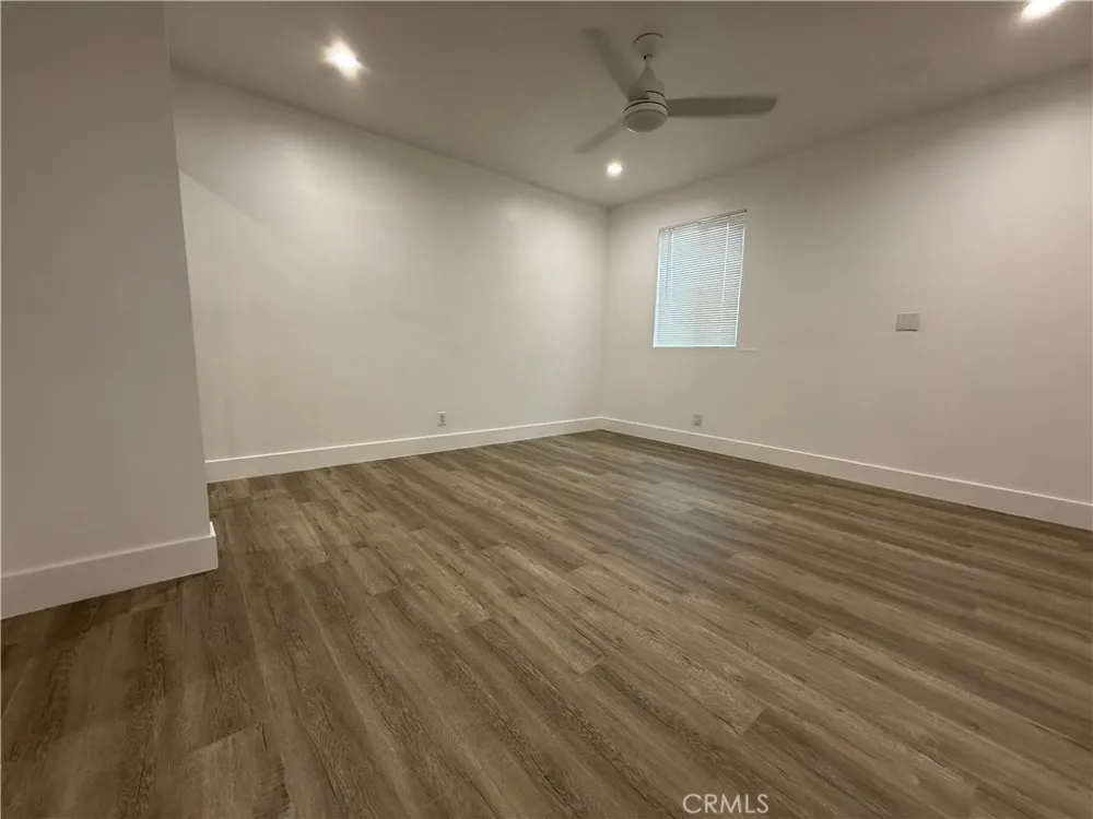 17845 Victory Blvd. Reseda, CA 91335