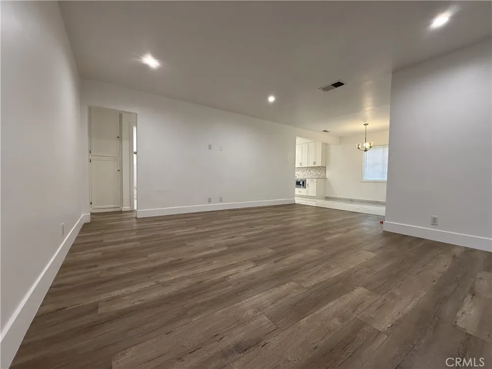17845 Victory Blvd. Reseda, CA 91335