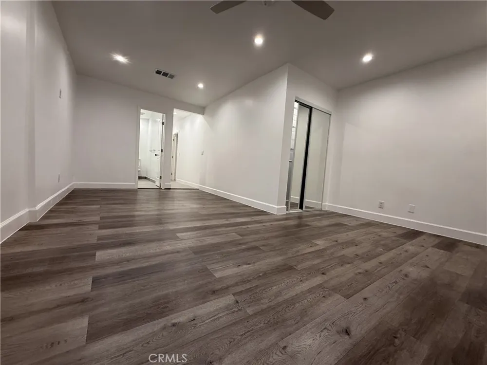 17845 Victory Blvd. Reseda, CA 91335