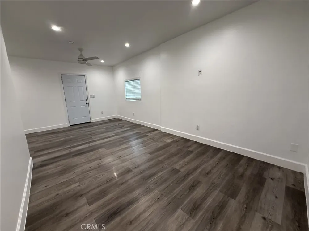 17845 Victory Blvd. Reseda, CA 91335
