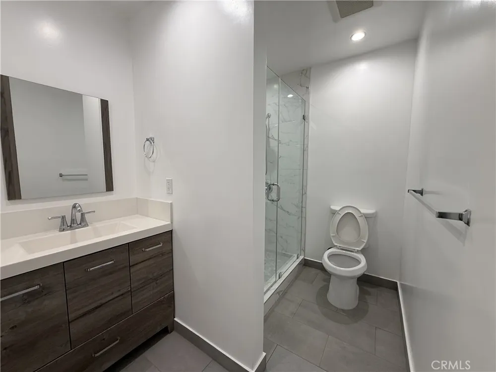 17845 Victory Blvd. Reseda, CA 91335
