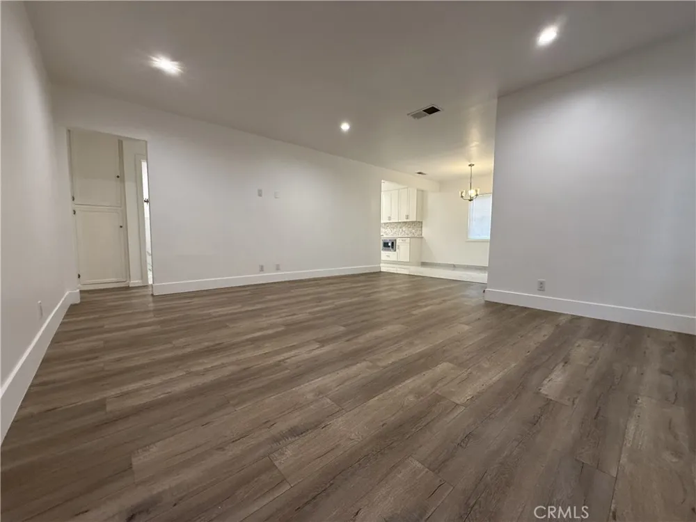 17845 Victory Blvd. Reseda, CA 91335