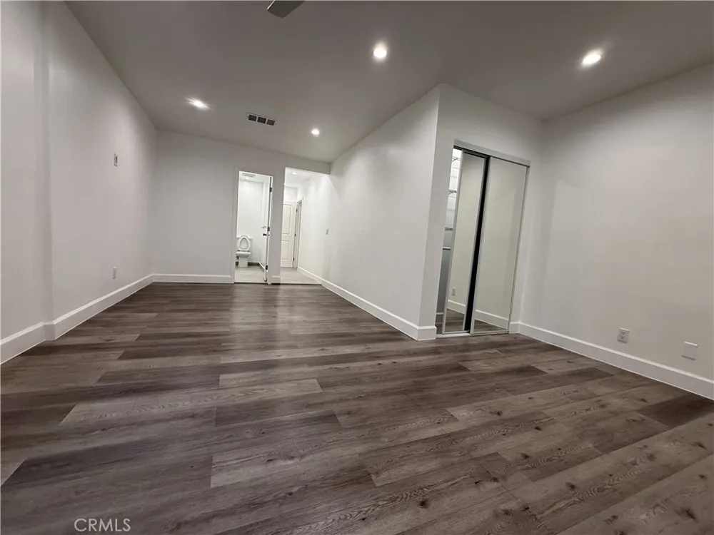 17845 Victory Blvd. Reseda, CA 91335