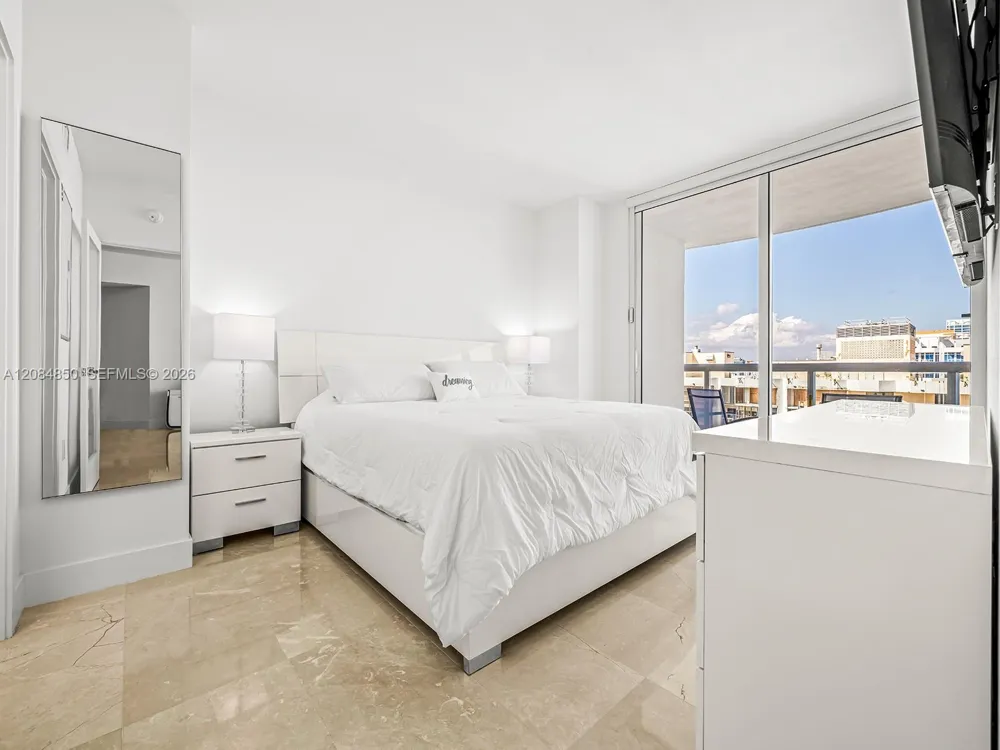 6365 Collins Ave #1911 Miami Beach, FL 33141