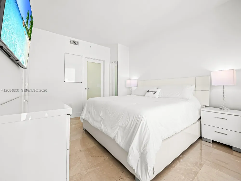 6365 Collins Ave #1911 Miami Beach, FL 33141