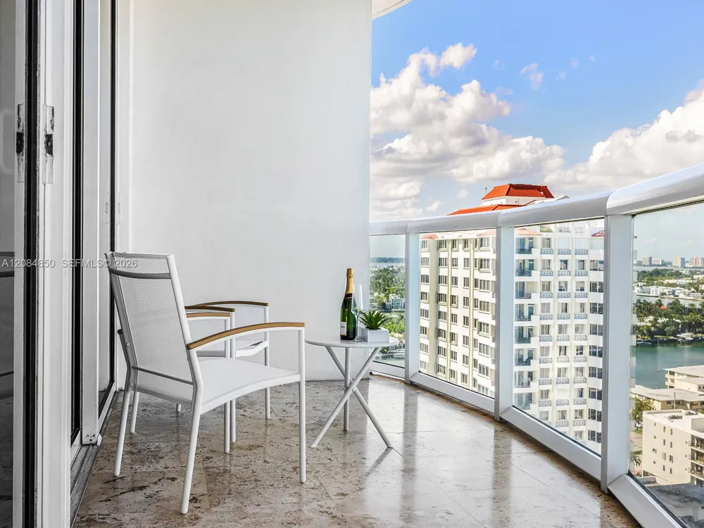 6365 Collins Ave #1911 Miami Beach, FL 33141